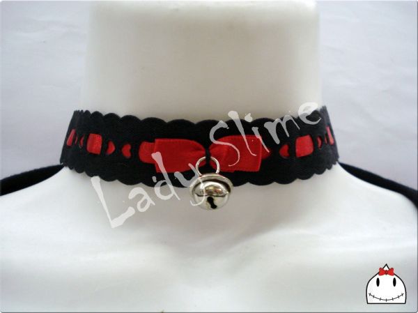 Choker Preta e Vermelha com Laço e Guizo