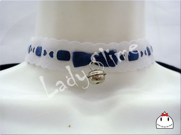 Choker Branca e Azul Marinho com Laço e Guizo