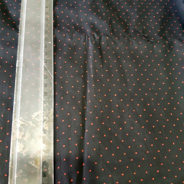 Preto com bolinha vermelha