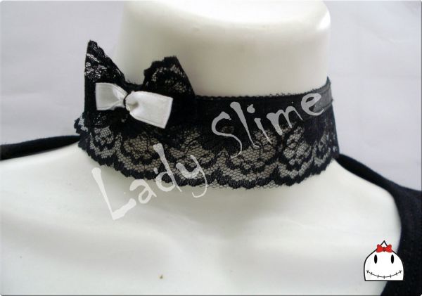 Choker Renda Preta e Branca com Laço